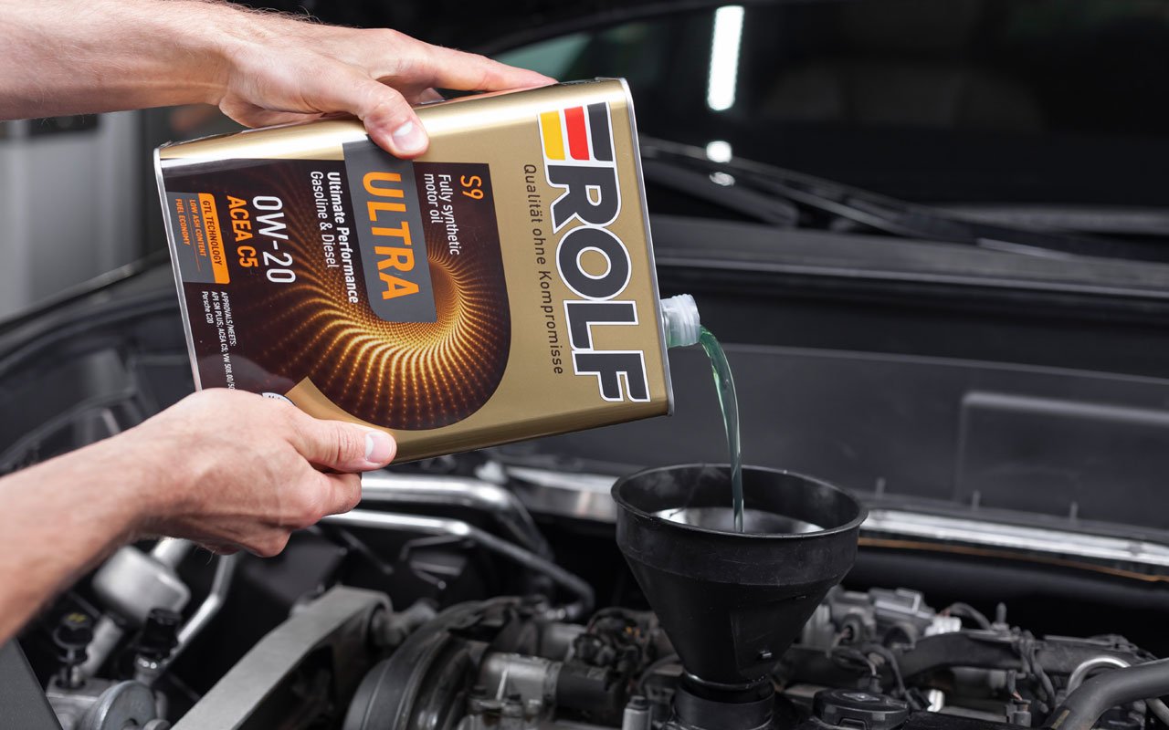 Motora eļļa: kas ir „1000 km noteikums” un kāpēc tas pasargā jūsu automašīnu no finansiālas katastrofas?
