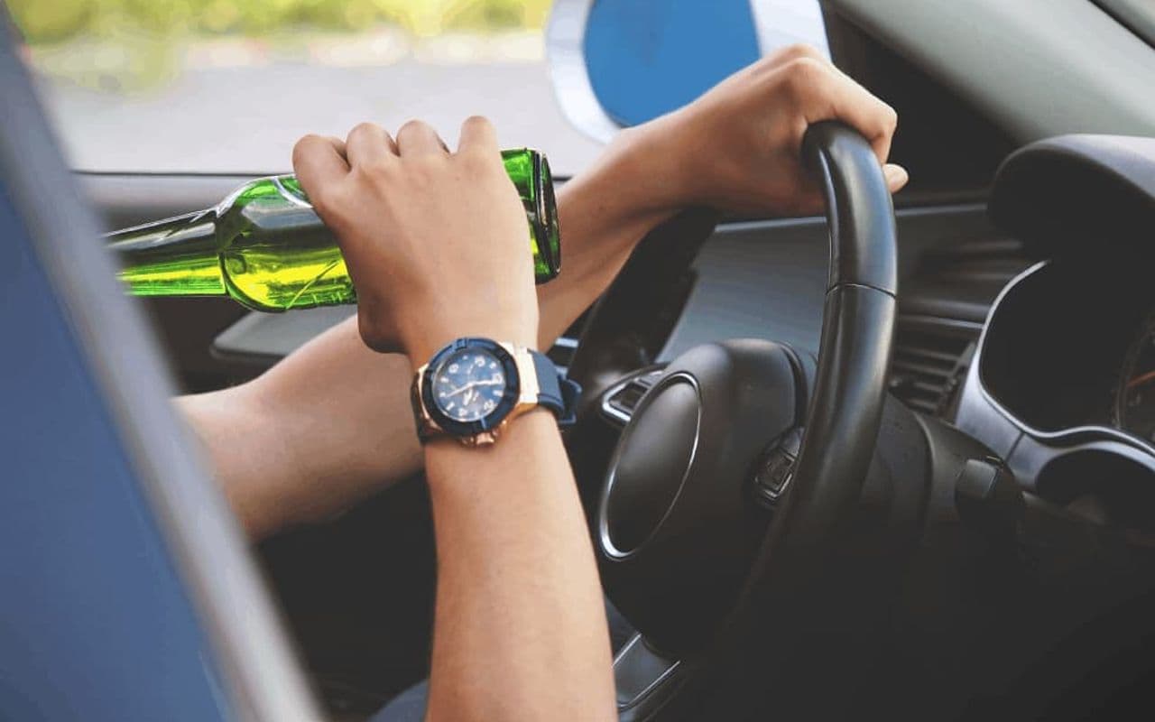 Tiesnesis nolēma izraidīt no Latvijas Ekvadoras pilsoni, kurš bija sodīts par braukšanu reibumā un bez autovadītāja apliecības: viņš lūdza atļauju palikt, jo viņam ir divi nepilngadīgi bērni.