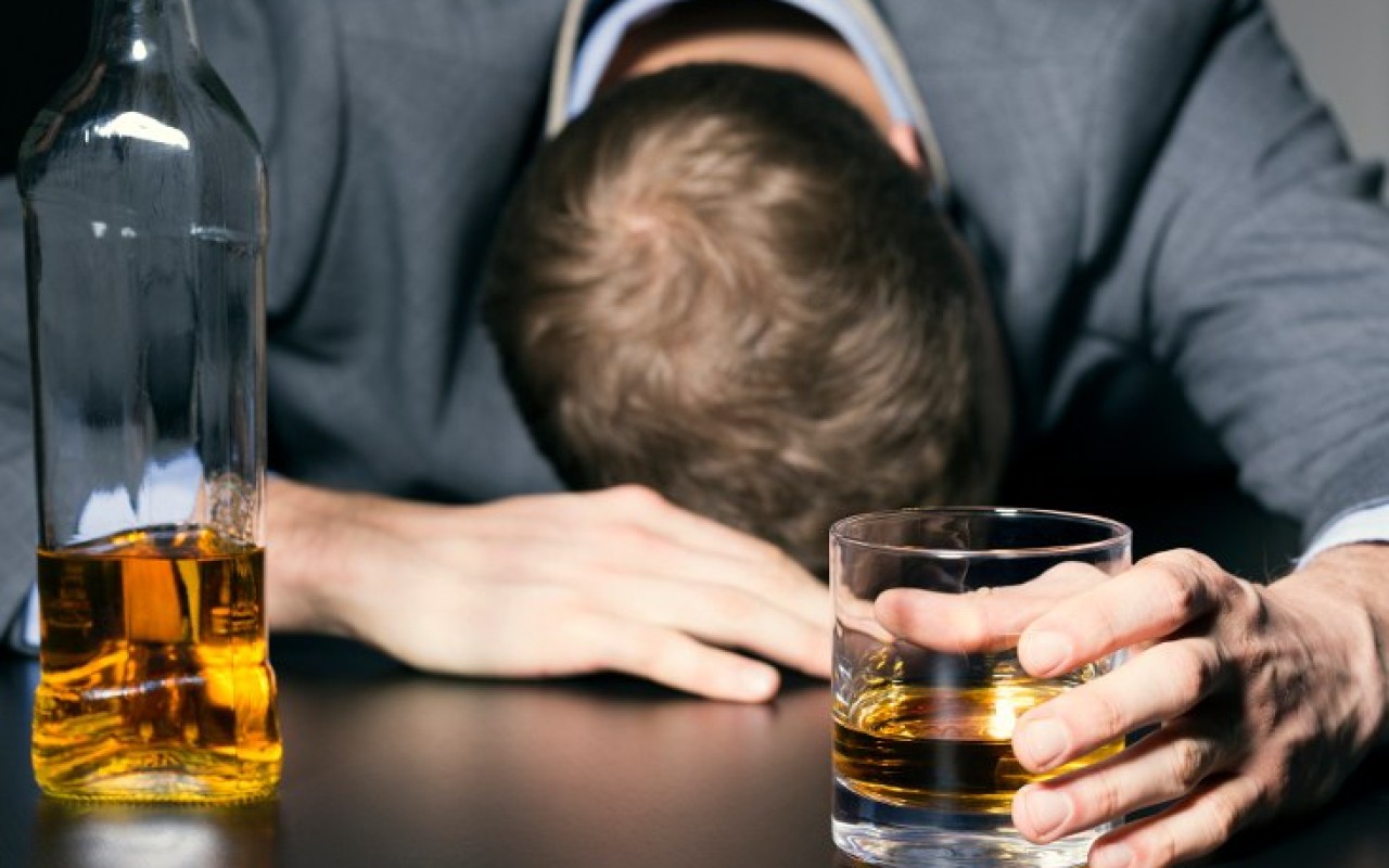 Neirologs Ričards Restaks: „Ja jums ir 65 gadi vai vairāk, es ieteiktu pilnībā atteikties no alkohola.”