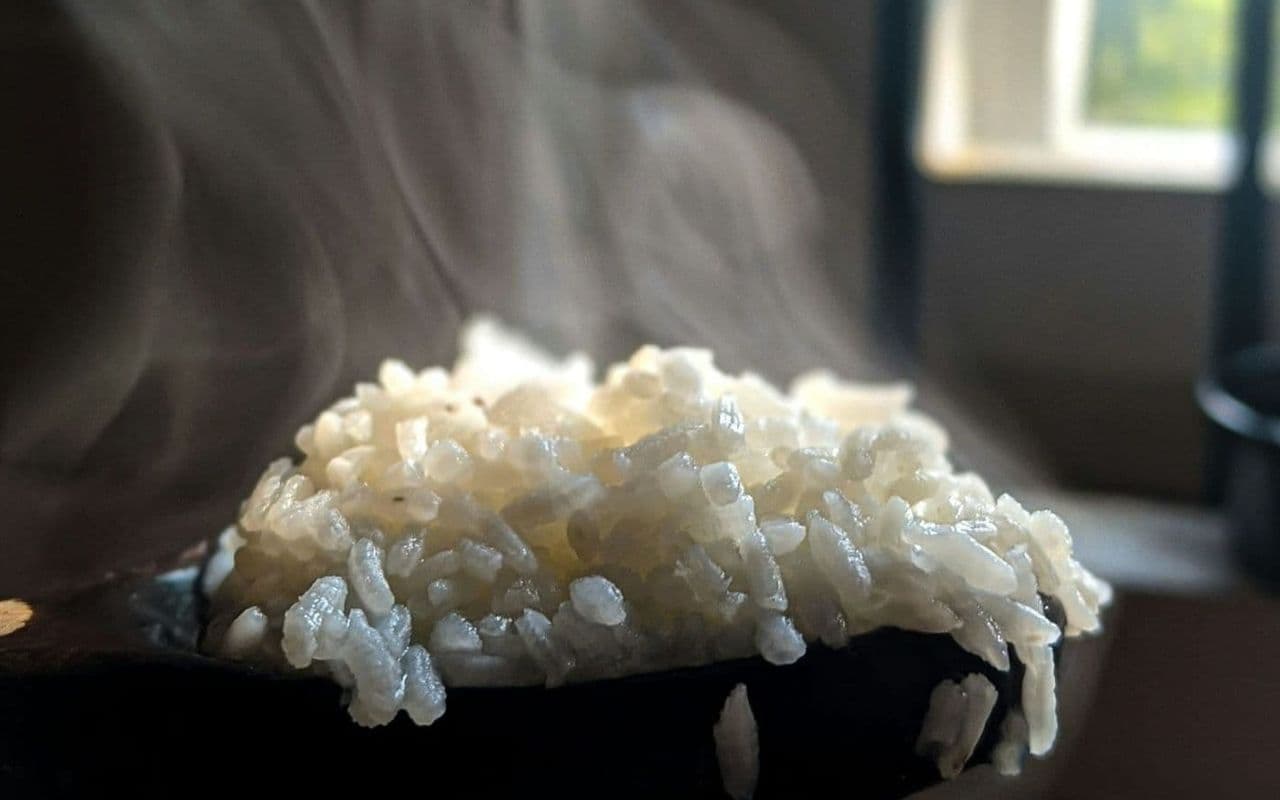 Kāpēc pieredzējušas saimnieces nekad neizlej ūdeni pēc rīsu vārīšanas: japāņu pavāru noslēpumi