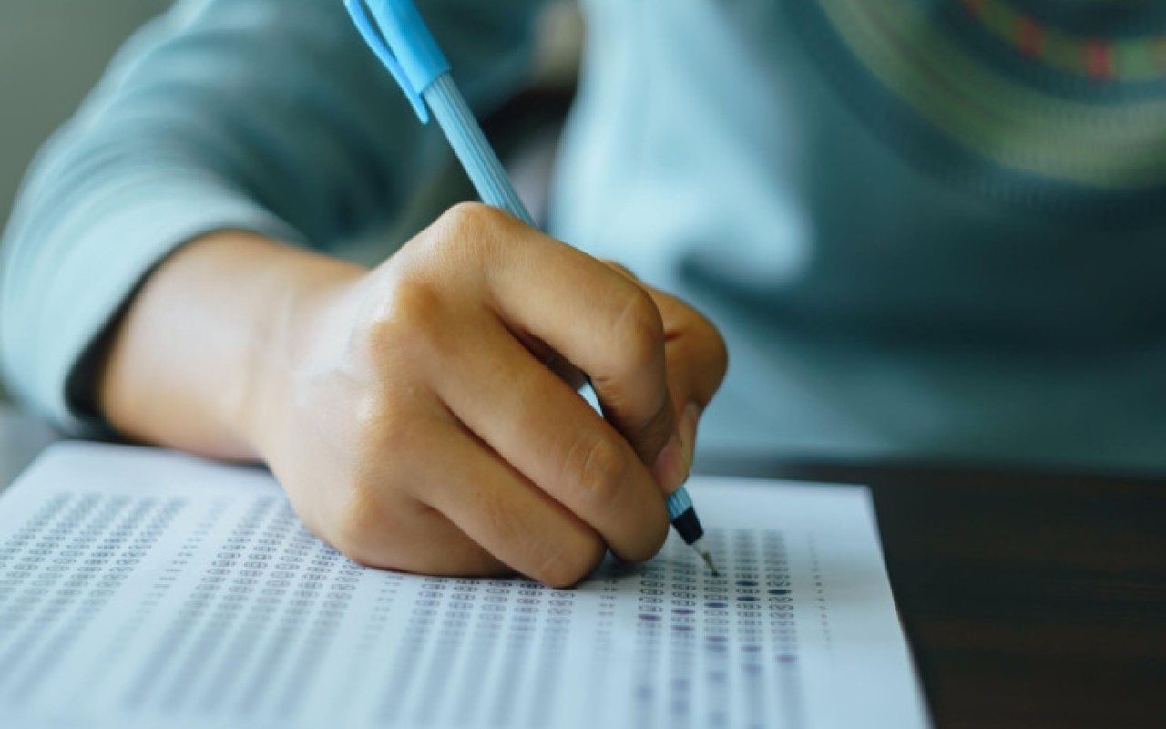 Onko sinulla Robocopin näkökyky? Löydätkö kaksi ylösalaisin olevaa numeroa 27:n ruudukosta ja ratkaisetko tämän päivän testin?