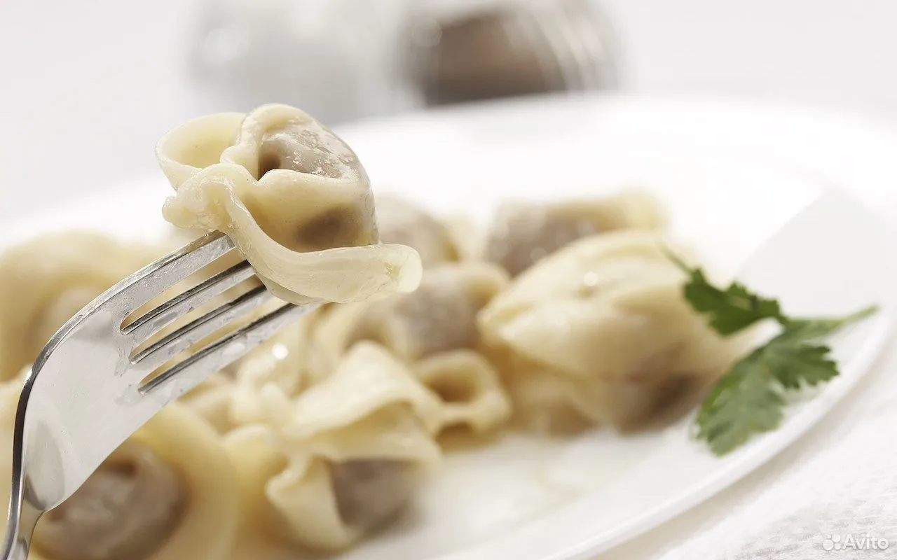 Pelmeni, kas pagatavoti 15 minūtēs: viens kumoss, un jūs gribēsiet apēst visu pannu