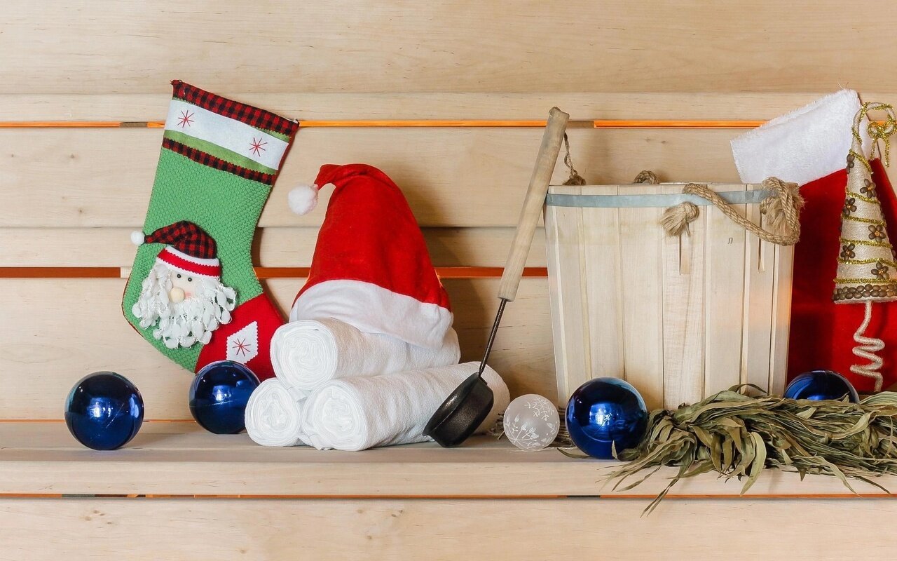 Ja jums ir tualetes papīra ruļļi, neizmetiet tos: ideja mājas dekorēšanai Ziemassvētkos 2025. gadā