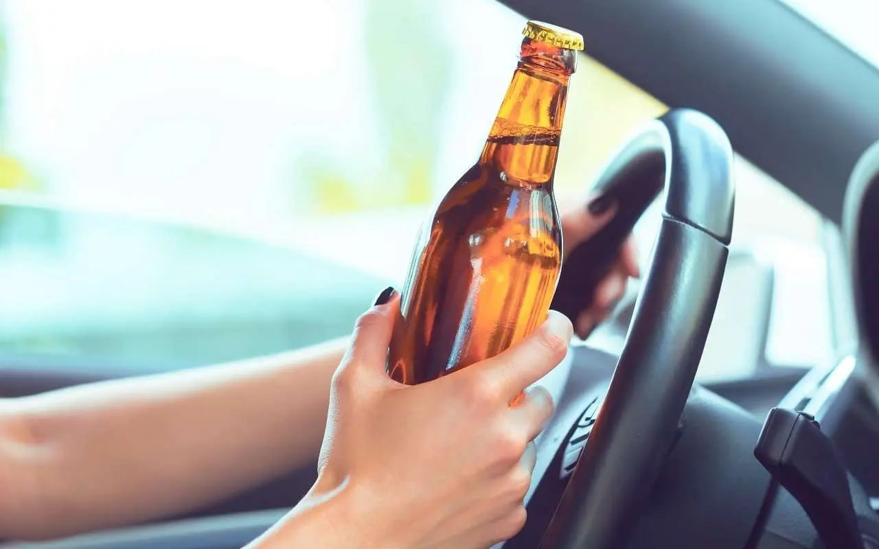 Tiesnesis nolēma izraidīt no Latvijas Ekvadoras pilsoni, kurš bija sodīts par braukšanu reibumā un bez autovadītāja apliecības: viņš lūdza atļauju palikt, jo viņam ir divi nepilngadīgi bērni.