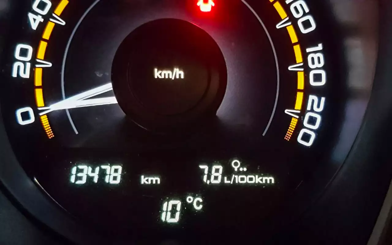 Kādā ātrumā automašīna patērē vismazāk degvielas? Publicēti konkrēti skaitļi.