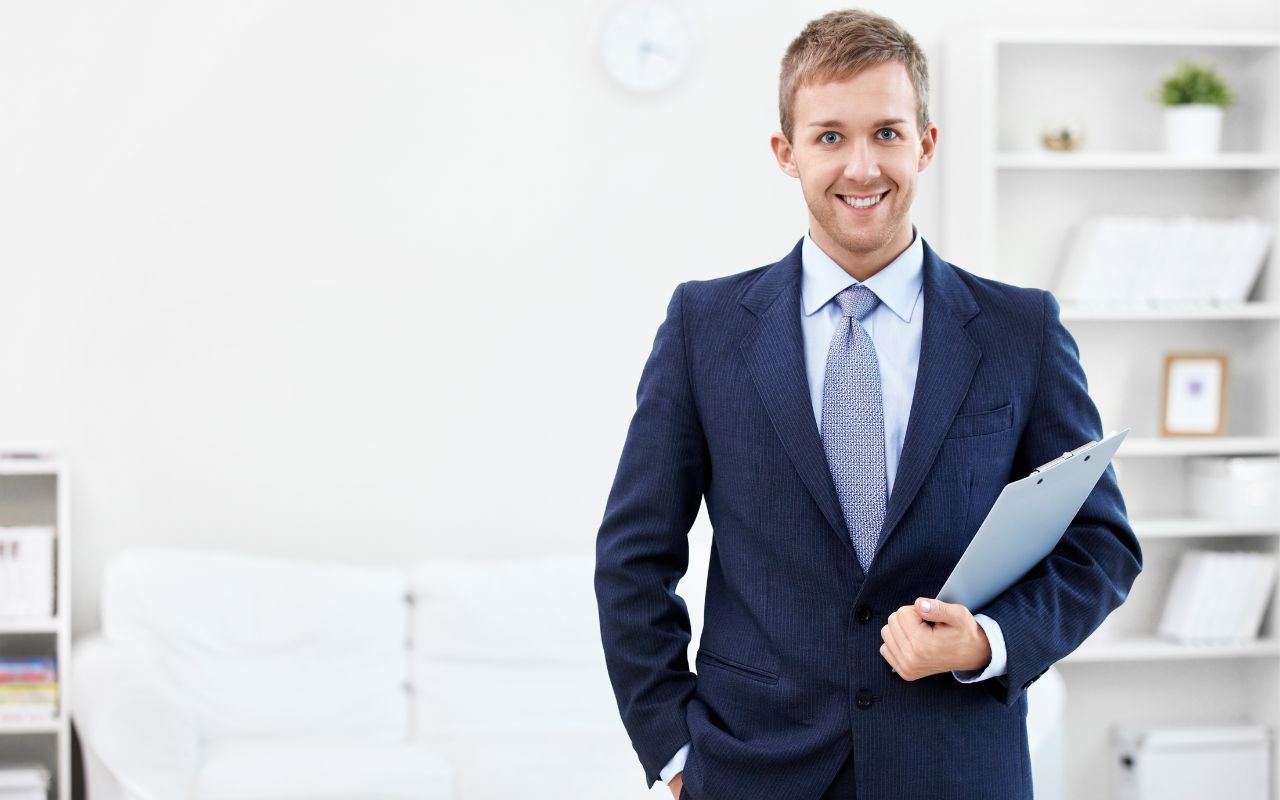 Cik daudz ir jāpelna, lai tiktu uzskatīts par vidusšķiras pārstāvi, un kāds ir patēriņa līmenis katrā sektorā?