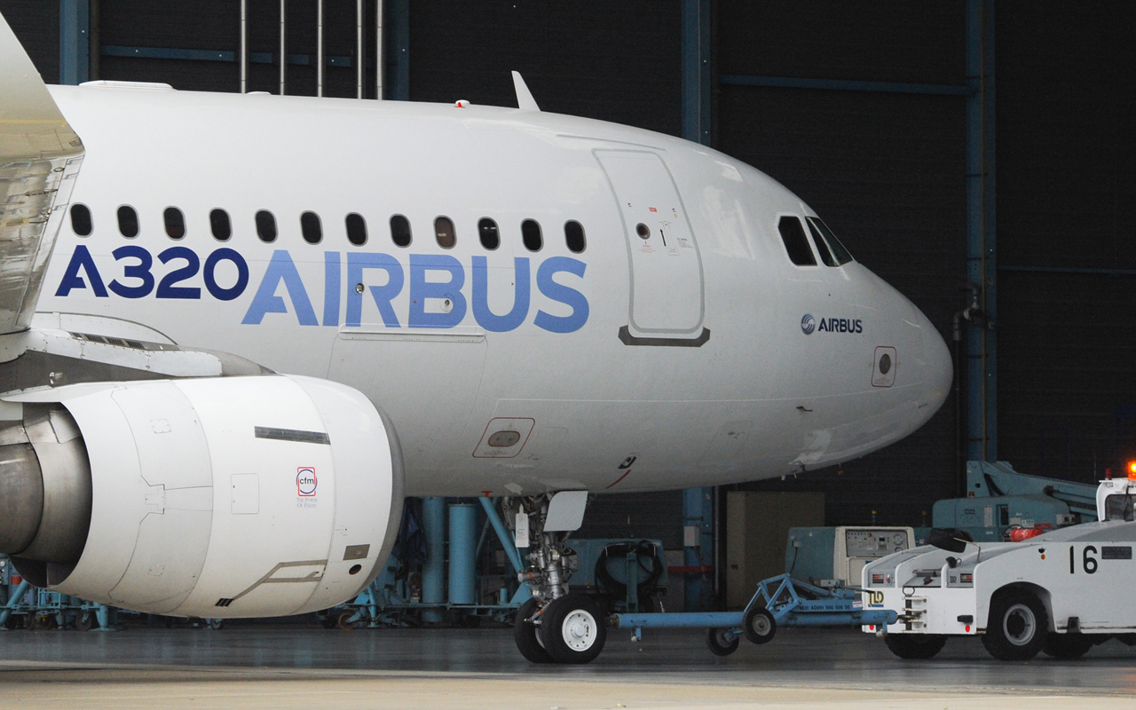 Airbus atklāj, ka saules starojums var ietekmēt A320 lidmašīnas, kas izraisa lidojumu atcelšanu visā pasaulē.