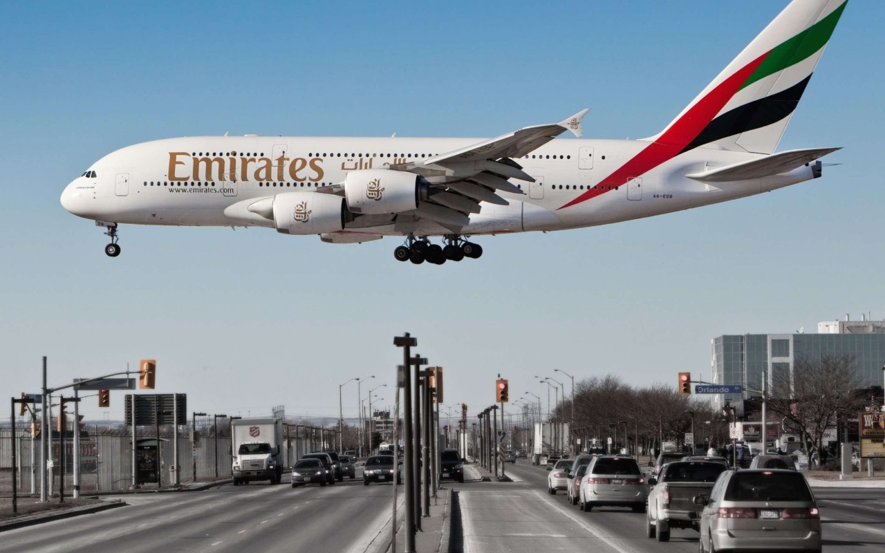 Emirates pilota alga 2025. gadā