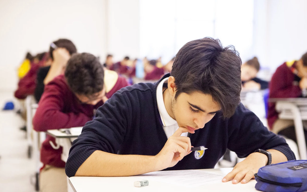 Onko sinulla Robocopin näkökyky? Löydätkö kaksi ylösalaisin olevaa numeroa 27:n ruudukosta ja ratkaisetko tämän päivän testin?