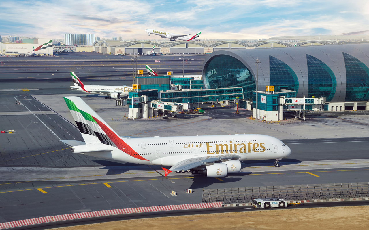 Emirates pilota alga 2025. gadā
