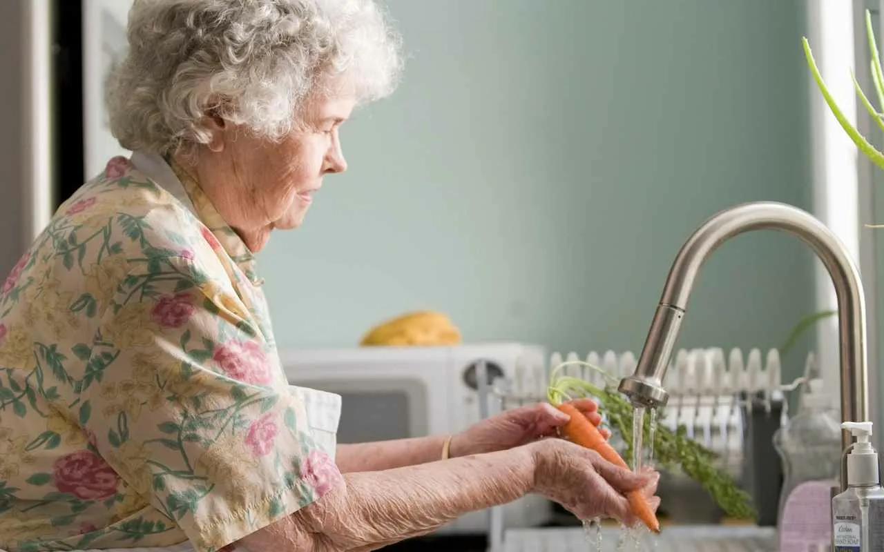 Higiēna pēc 65 gadiem: ideālais dušas biežums veselības uzturēšanai... un tas nav vienu reizi dienā