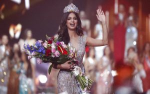 Miss Universe 2025: tikai trīs dienas pēc fināla pretendente paziņoja par atteikšanos no titula