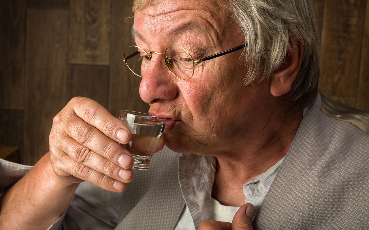 Neirologs Ričards Restaks: „Ja jums ir 65 gadi vai vairāk, es ieteiktu pilnībā atteikties no alkohola.”