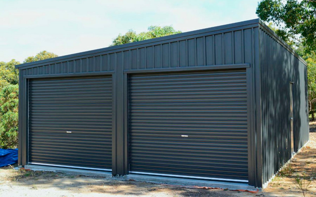 Ko likums saka par autostāvvietu šajā pusē pie savas garāžas?