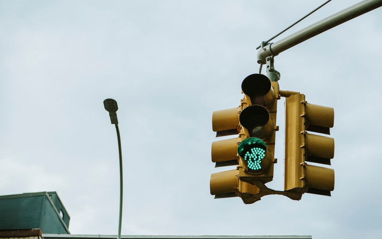 Šajā valstī ir stājušies spēkā ceļu satiksmes noteikumi par luksoforiem, un pārkāpēji tiks sodīti ar 130,16 reālu naudas sodu.