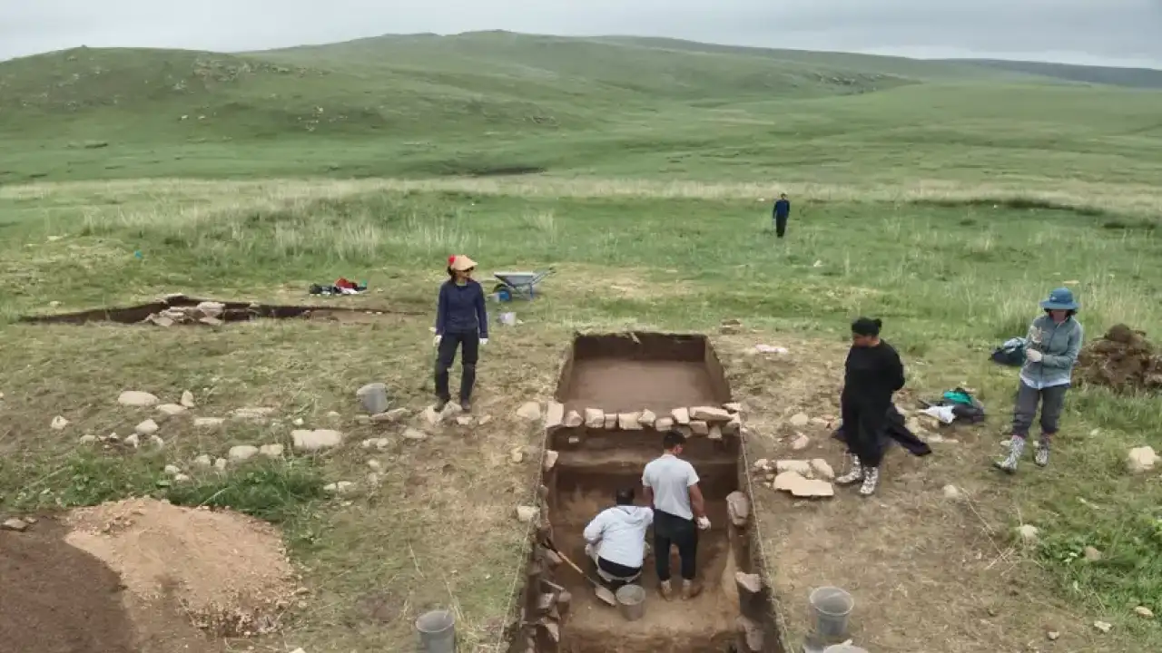 Mongolijā ģeologi atklājuši 3000 gadus vecus nomadu kapulaukus