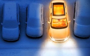 Kā atkausēt automašīnas logus bez gaisa kondicioniera izmantošanas