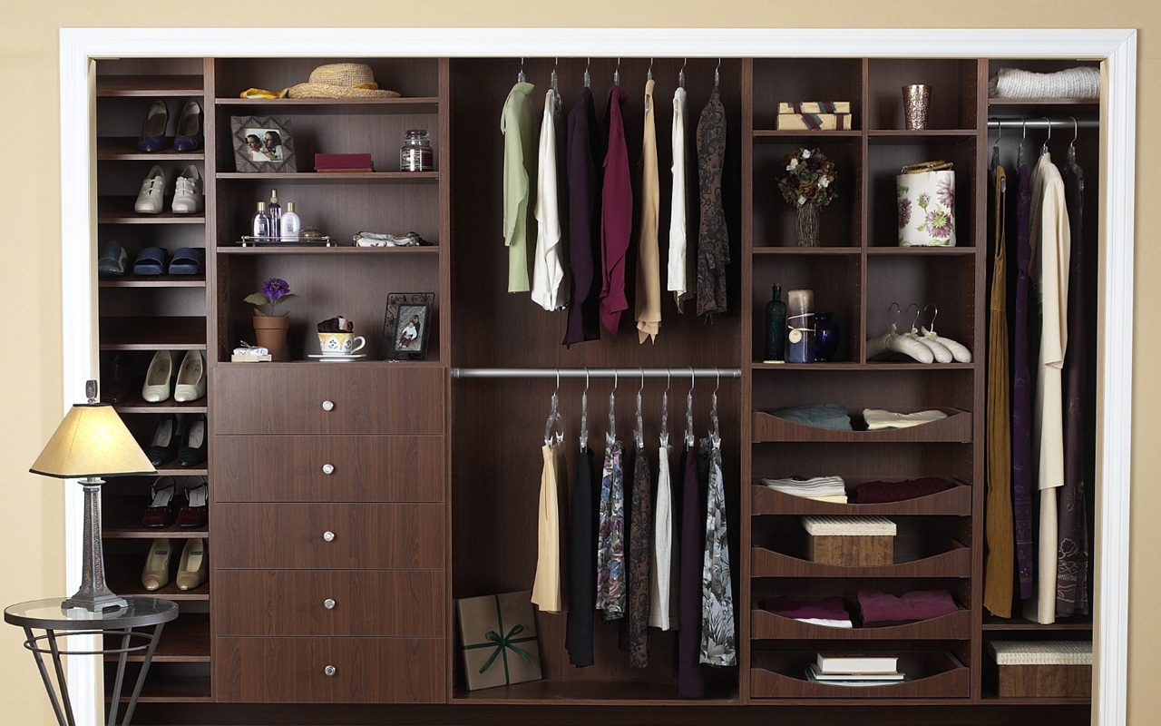 Kā noņemt nepatīkamu smaku no skapjiem, neizmantojot ķimikālijas