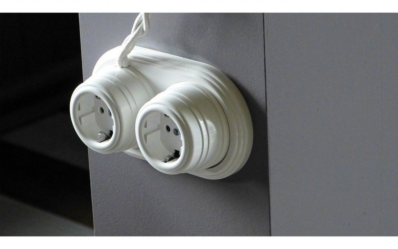 Jaunu rozetju uzstādīšanas realitāte mājās, pēc elektriķa teiktā: „Agrāk tas maksāja 30 eiro par vienu punktu, tagad apmēram 50”.