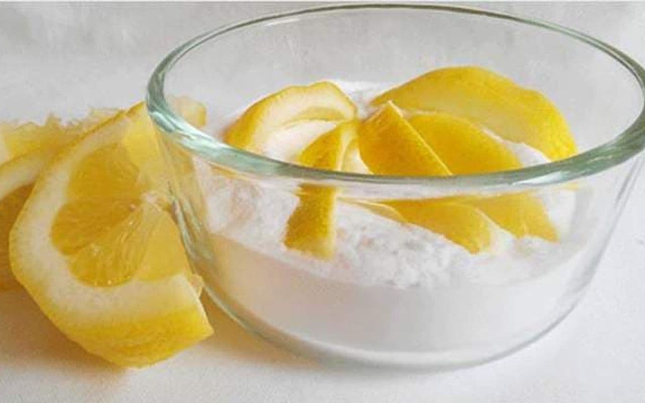 Citronu miziņas un pārtikas sodas sajaukums: kāpēc tas ir noderīgi un kāpēc tas ir ieteicams