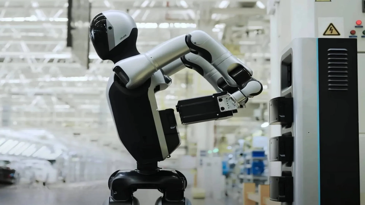 CATL ieviesa cilvēkveidīgus robotus vilces bateriju montāžā