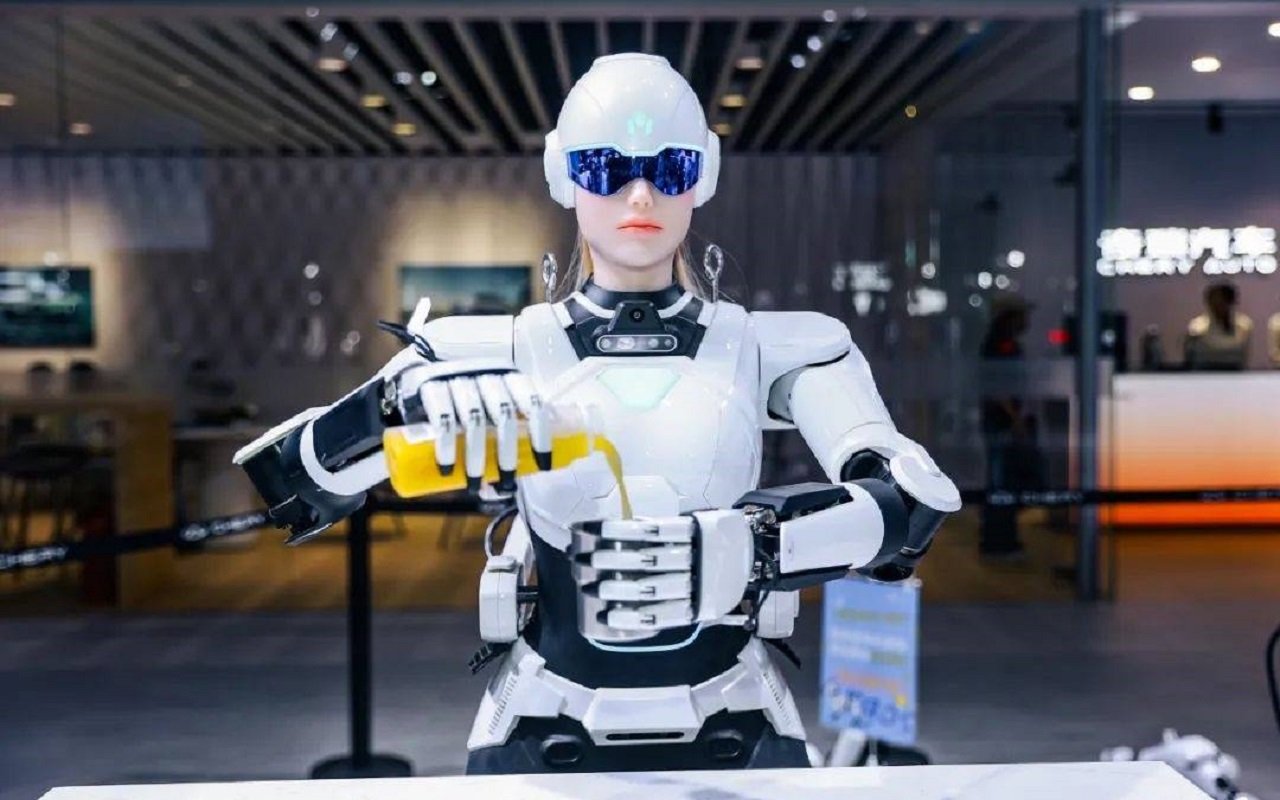 Figure AI, nosodīts bijušais drošības dienesta vadītājs: viņš brīdina, ka robotam Figure 02 ir spēks, kas spēj salauzt galvaskausu