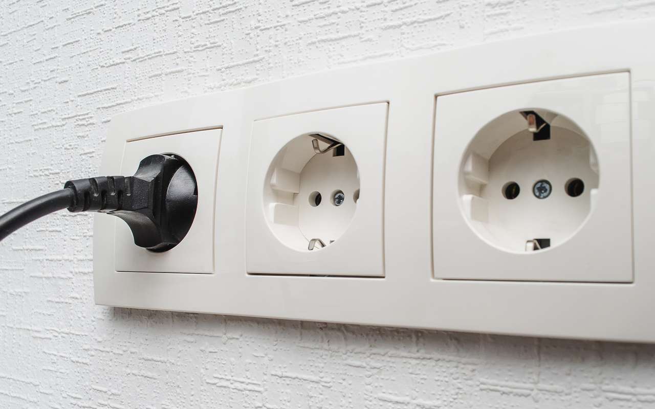 Jaunu rozetju uzstādīšanas realitāte mājās, pēc elektriķa teiktā: „Agrāk tas maksāja 30 eiro par vienu punktu, tagad apmēram 50”.