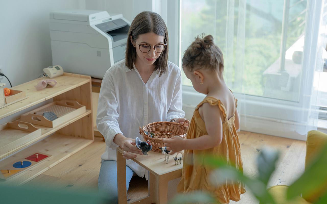 «Mana meita četrus gadus mācījās Montessori skolā, un tagad viņai ir nepieciešami privātpasniedzēji, lai atgūtu nokavēto.»