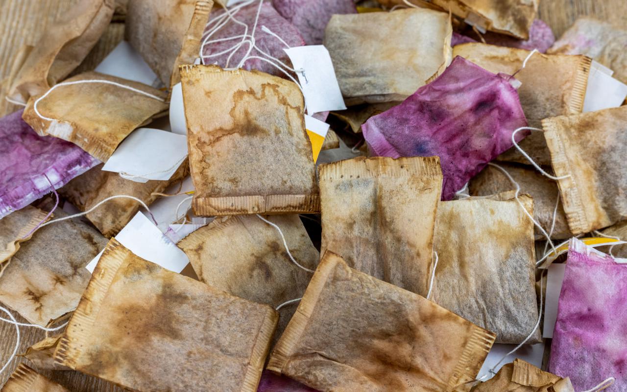 Kāpēc tējas maisiņš jāliek kaķu tualetē?