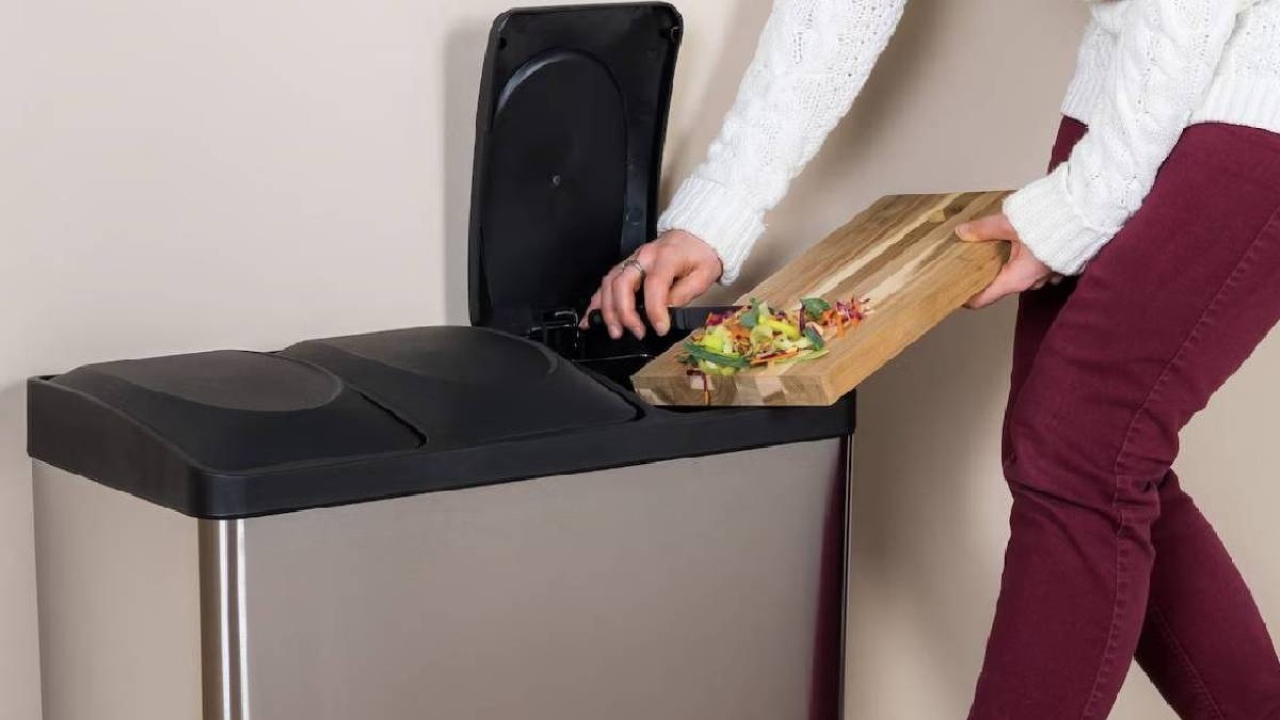 Atvadieties no atkritumu tvertnes uz grīdas: tendence, kas optimizē telpu un ir higiēniskāka.