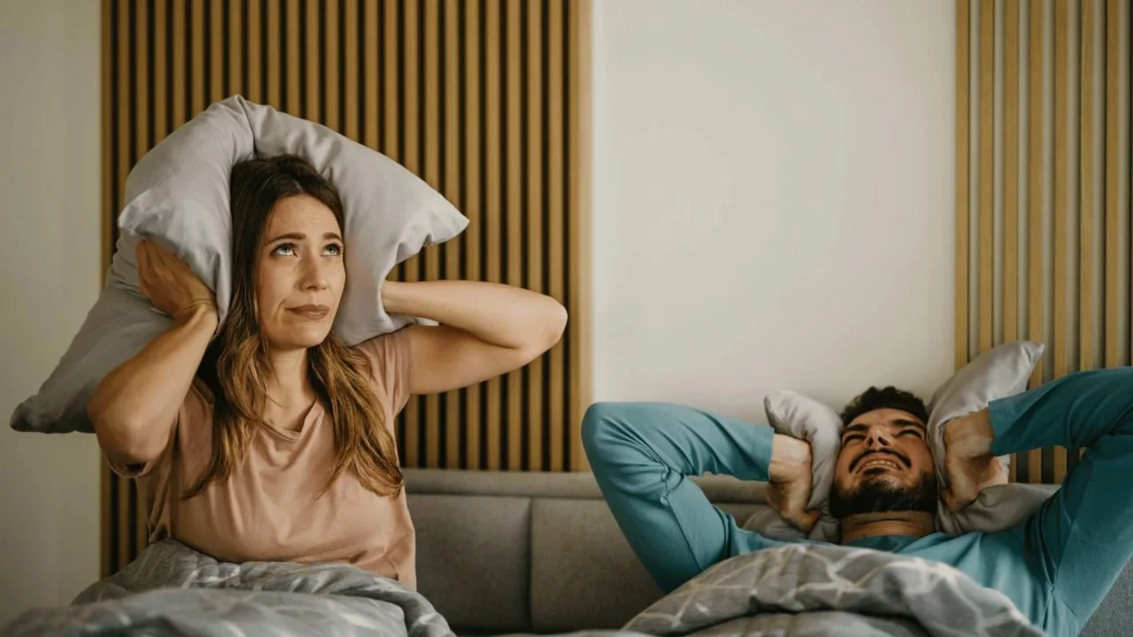 Pietiek ar vienkāršu skrūvi: šis izgudrojums palīdzēs jums vairs nedzirdēt kaimiņus mājā.