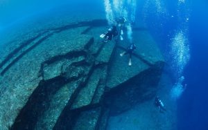 Ezera dibenā atrasts vairāk nekā 10 000 gadu vecs japāņu relikvijs, kas var pārrakstīt valsts vēsturi.