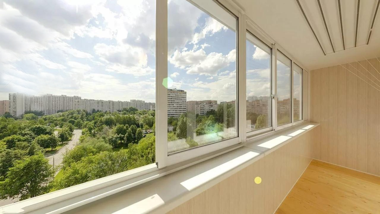 Kafijas maisiņu izkāršana uz balkona: kāpēc tas ir ieteicams un kāpēc tas ir nepieciešams.