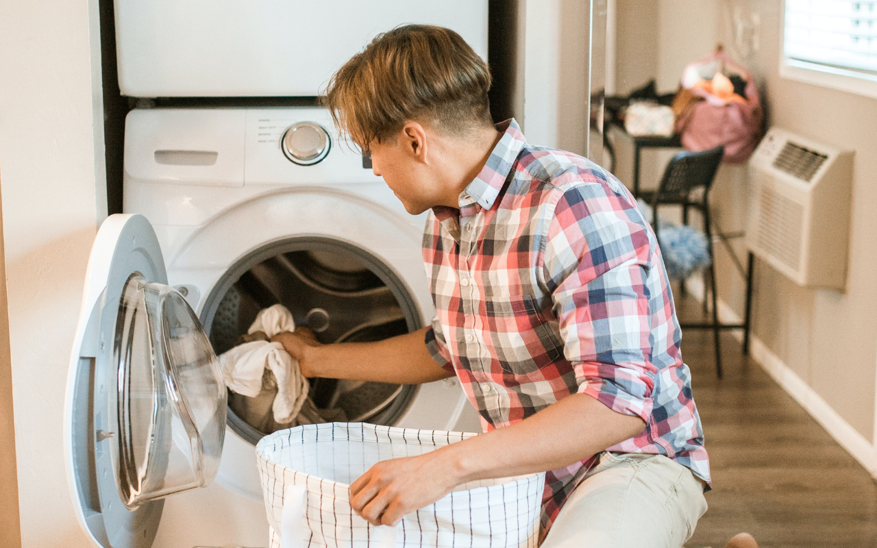 Ielieciet to cilindrā vietā etiķa: pelējums un traipi pazudīs, un jūsu veļas mašīna smaržos brīnišķīgi