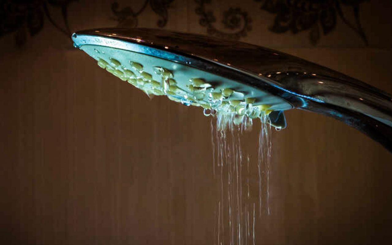 Psiholoģija apgalvo, ka cilvēki, kuri dušā iet vakarā, nevis no rīta, domā citādi: šeit ir 10 veidi, kā to izdarīt