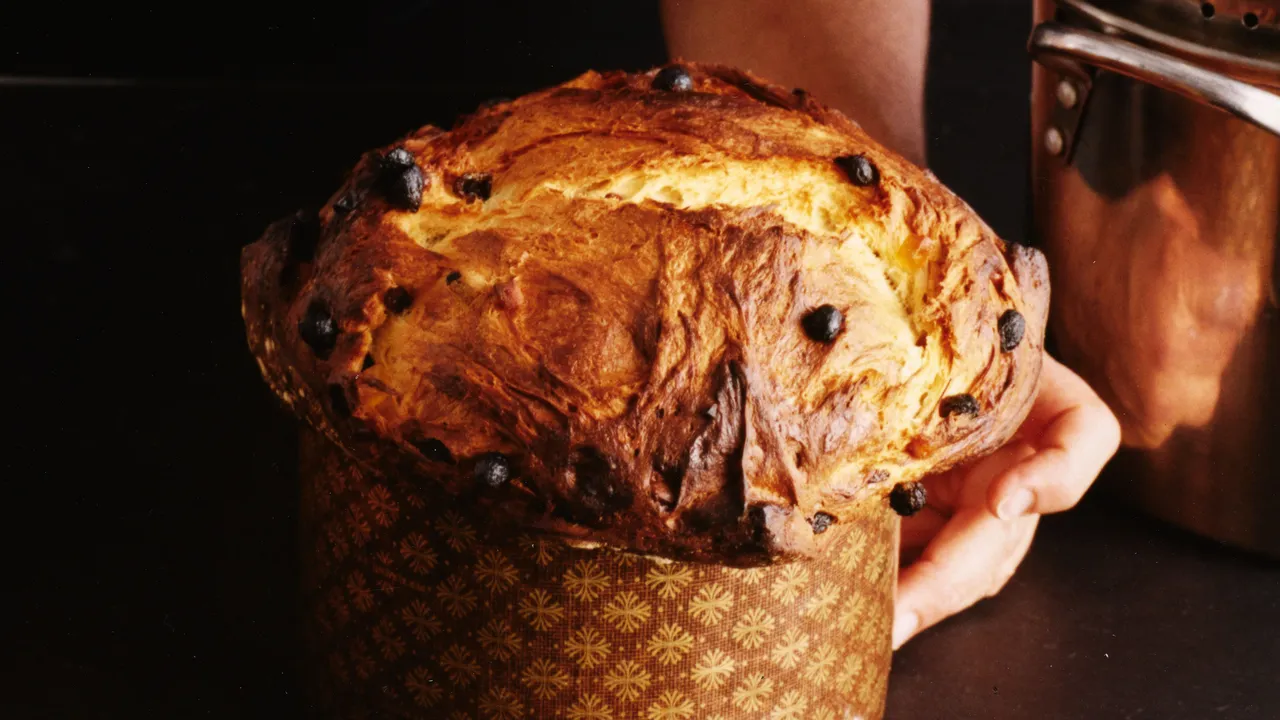 Kāpēc panettone tiek pakārts ar kājām uz augšu? Zinātnei ir atbilde.