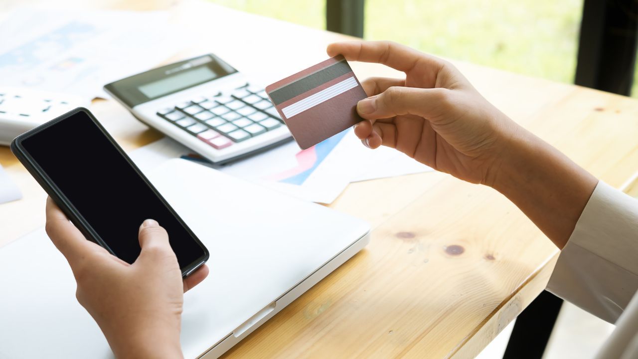 Banku pārskaitījumi starp ģimenes locekļiem ir aizliegti: par minēto summu pārsniegšanu ir paredzētas valsts sankcijas.