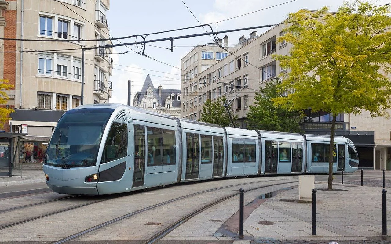 Šajā valstī tiks uzbūvēts tramvajs, kura izmaksas sasniegs 500 miljonus dolāru: tas savienos pilsētu no ziemeļiem uz dienvidiem tikai 10 minūšu laikā