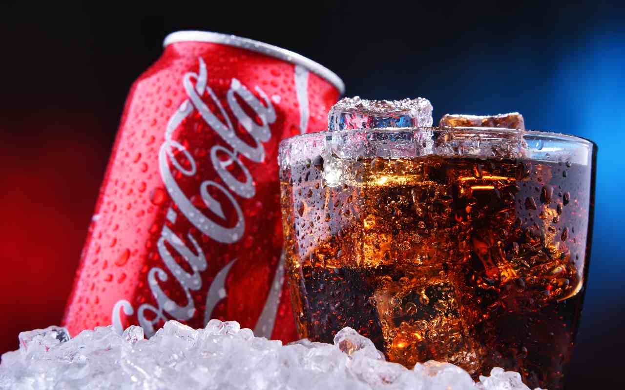 „Tas ir neproduktīvi”: Džimmijs Mohamedis izskaidro, kāpēc gastrīta gadījumā noteikti jāizvairās no kokakolas lietošanas.