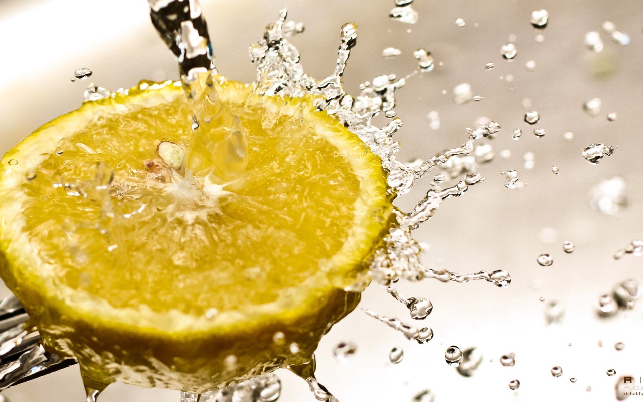 Kā pareizi dzert citronu ūdeni ziemā? Uzziniet, kā dzert citronu ūdeni ar atvēsinošu efektu, lai nesaltu.