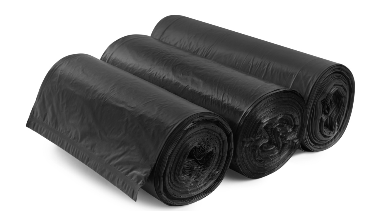 Es to nezināju, bet, ja mēs atkārtoti izmantosim papīra dvieļus, varēsim izgatavot maisiņu dispenseru.