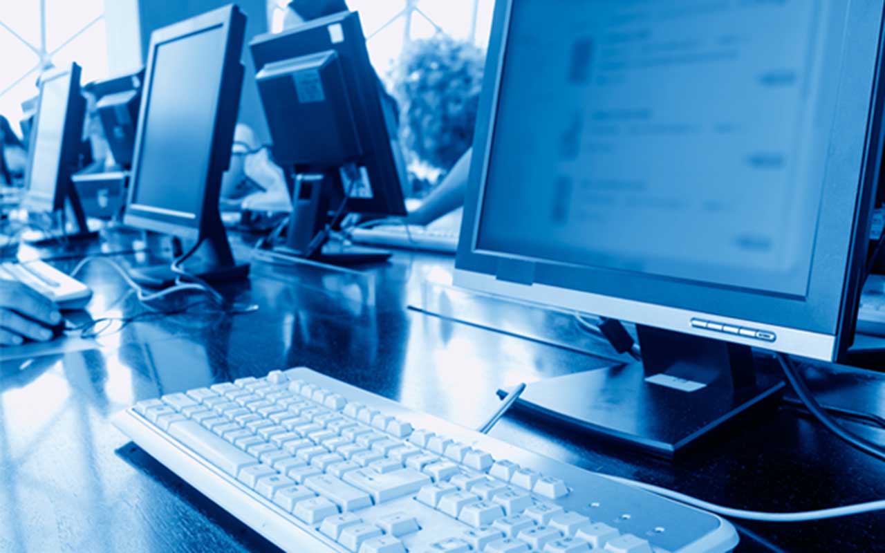 Klients atklāja, ka datora atmiņa neatbilst faktiskajai, un pieprasīja naudas atmaksu. Kādu lēmumu pieņēma Patērētāju strīdu komisija?