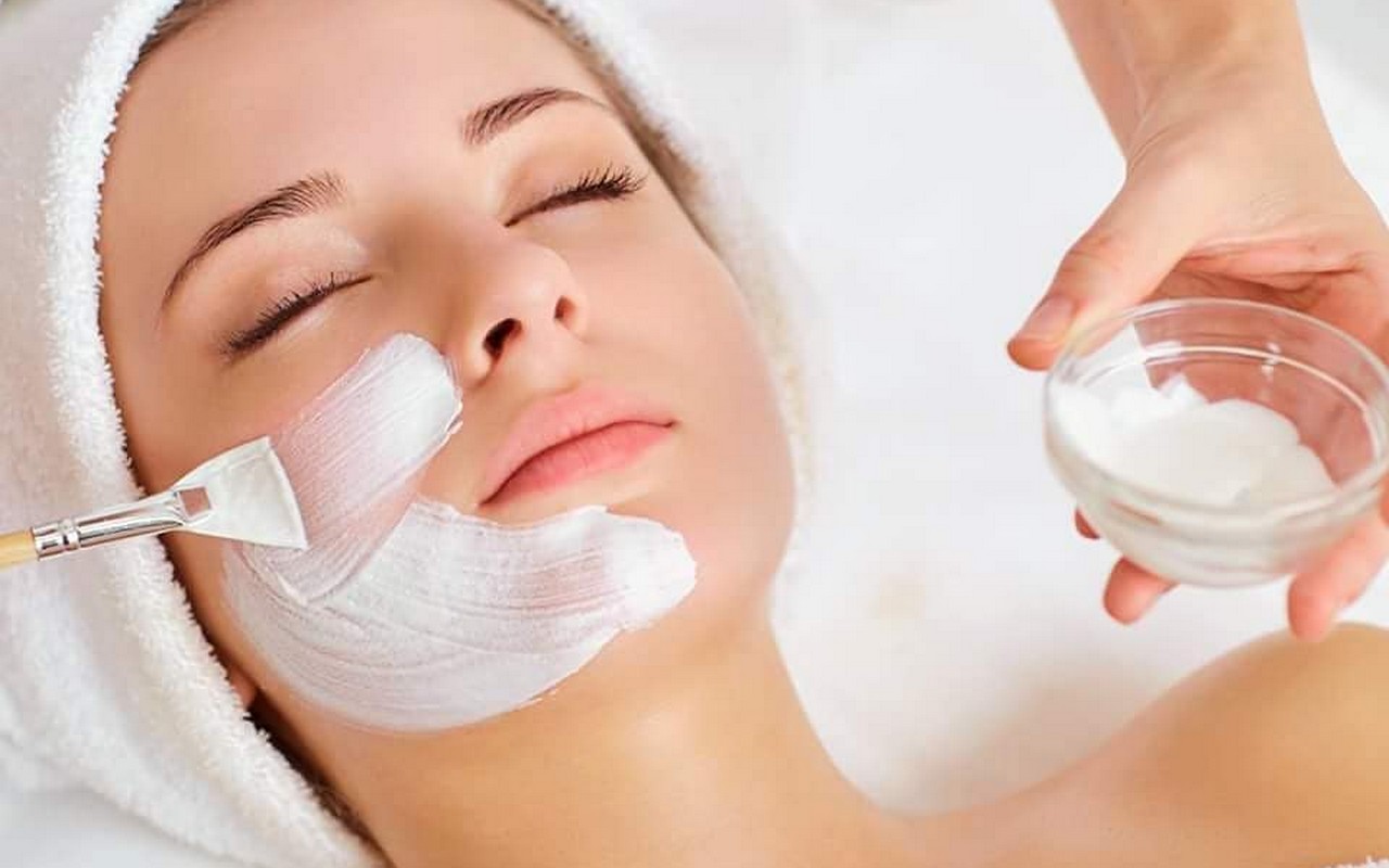 Nivea: Es katru vakaru nedēļas garumā uzklāju zilo krēmu tikai uz vienas sejas puses – un šis ir rezultāts.