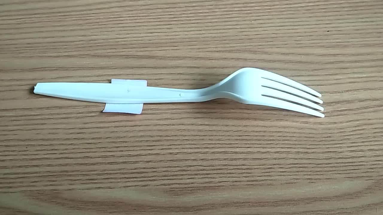 Plastmasas dakšu izmantošana dārzā: kāpēc tās ir vajadzīgas un kāpēc tās tiek ieteiktas.