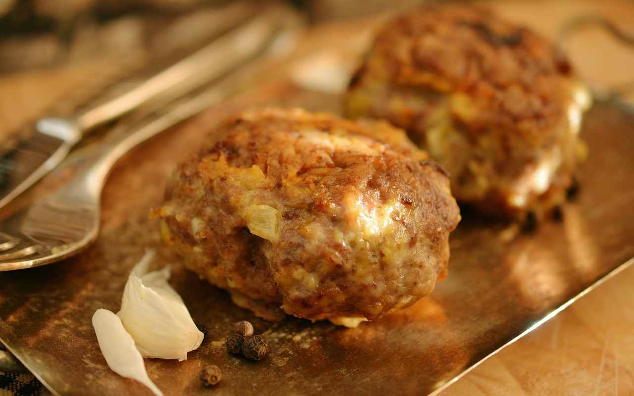 Končita, 84 gadus veca pavāre: «Galvenais, lai pagatavotu ideālas frikadeles, nav gaļa, bet 1/2 glāze kartupeļu biezeņa».