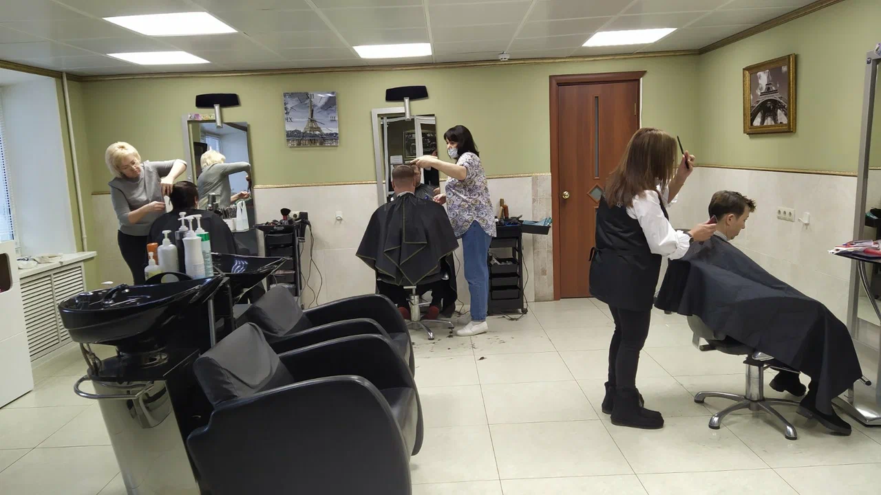 Man gandrīz bija sirdslēkme frizētavā, lai gan apkalpošana bija laba.