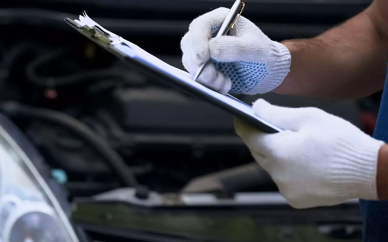 Atteikšanās no ikgadējās tehniskās apskates automašīnām, kas vecākas par 10 gadiem. Kāpēc ES transporta ministri noraida šādu drošības pasākumu?