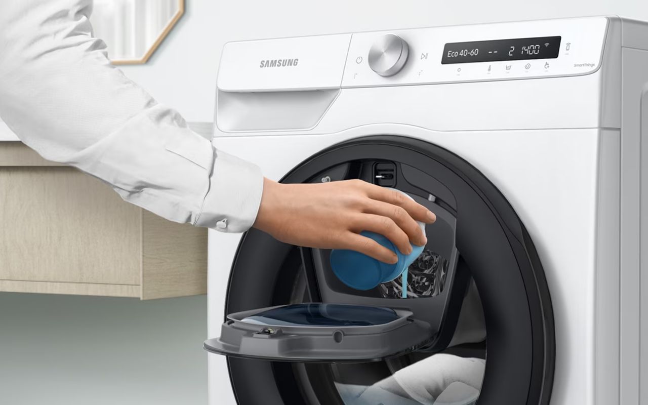 „Tas ir pazīme, ka jums ir jāiztīra veļas mašīna”: eksperts izskaidro, kā to rūpīgi iztīrīt un atjaunot tās sākotnējo stāvokli