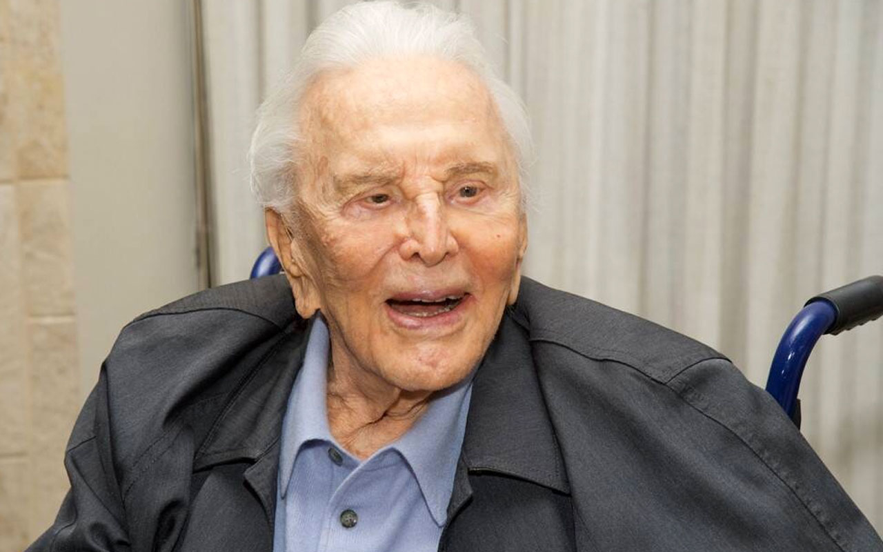 Hektors Alterio miris 96 gadu vecumā.