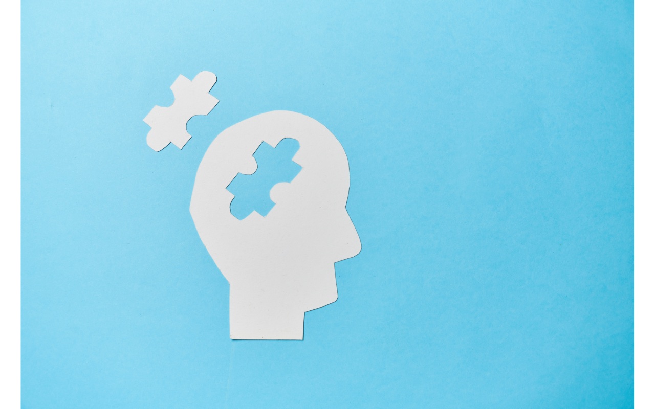 Bieži vien tas nesākas ar aizmirstību: daudzi nepamanītu šo agrīno demences pazīmi.